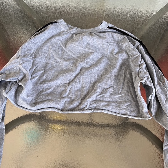 Grey and black crop too long sleeve - Picture 2 of 2